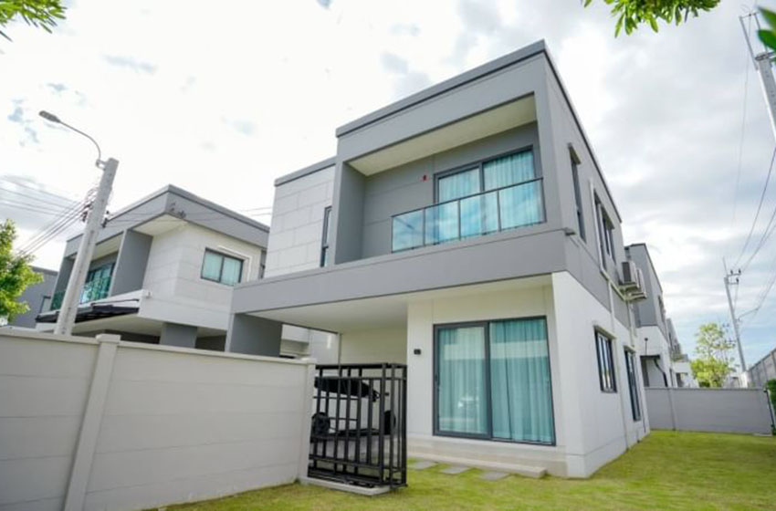 House with Shared Pool in Bangnatrad 